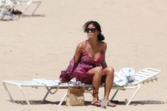 Соблазнительная Николь Шерзингер загорает на пляже в Гонолулу фото #9