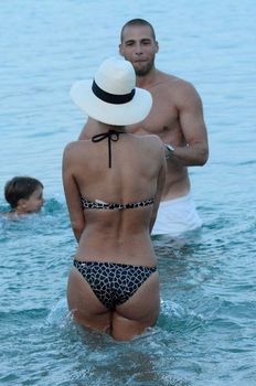 Голый сосок Николь Шерзингер на пляже в Миконосе фото #11