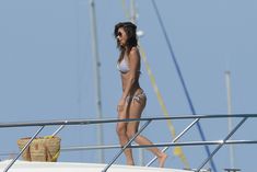 Горячая Николь Шерзингер отдыхает на Ибице фото #14