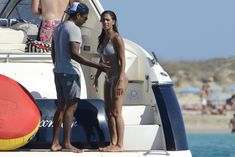 Горячая Николь Шерзингер отдыхает на Ибице фото #19