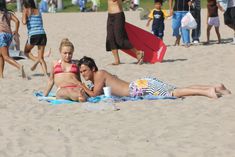 Хайден Панеттьери отдыхает на пляже фото #11