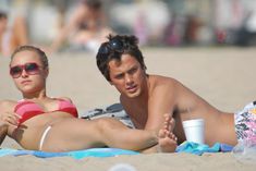 Хайден Панеттьери отдыхает на пляже фото #12