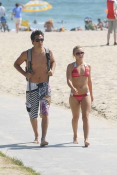 Хайден Панеттьери отдыхает на пляже фото #17