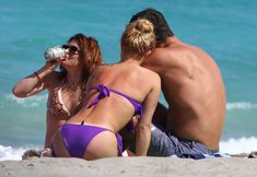 Фигура Хайден Панеттьери в бикини на пляже в Майами фото #16