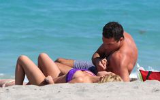 Фигура Хайден Панеттьери в бикини на пляже в Майами фото #17