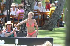 Хайден Панеттьери в розовом бикини на пляже в Гавайях фото #4