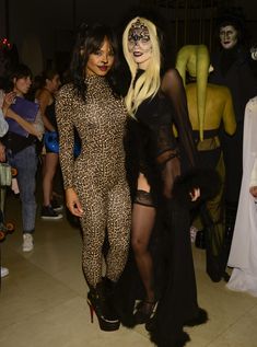 Развратная вампирша АннаЛинн МакКорд на Хэллоуин фото #6