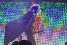 Развратная Майли Сайрус с фалосом на сцене фото #5