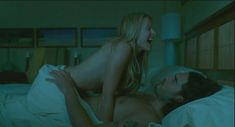 Секс кадры с Кристен Белл в фильме «В пролете»