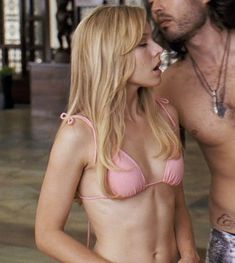 Секс кадры с Кристен Белл в фильме «В пролете»