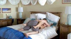 Секс кадры с Кристен Белл в фильме «В пролете»