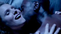 Секс кадры с Кристен Белл в сериале «Обитель лжи» фото #14