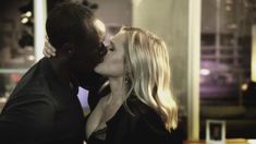 Секс кадры с Кристен Белл в сериале «Обитель лжи» фото #17