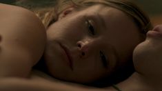 Обнаженная Кристен Белл в фильме «Спасатель»