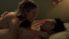 Обнаженная Кристен Белл в фильме «Спасатель»