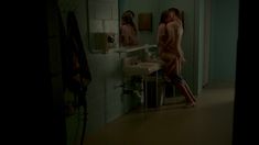 Обнаженная Кристен Белл в фильме «Спасатель»