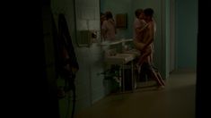 Обнаженная Кристен Белл в фильме «Спасатель»