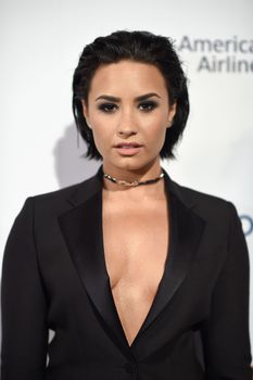 Открытое декольте Деми Ловато на Billboard's 10th Annual Women In Music фото #39