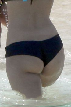 Деми Ловато в черном бикини фото #5