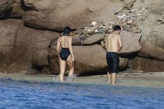 Деми Ловато в монокини на пляже Сен-Бартелеми фото #3