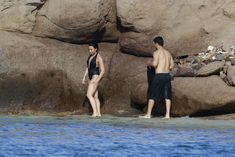 Деми Ловато в монокини на пляже Сен-Бартелеми фото #8