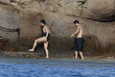 Деми Ловато в монокини на пляже Сен-Бартелеми фото #9