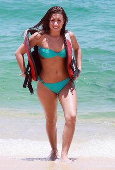 Деми Ловато в бирюзовом бикини фото #3