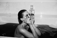 Дженьюэри Джонс разделась для журнала Violet Gray фото #4