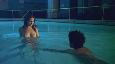 Голая Эмми Россам в сериале «Бесстыжие»