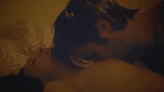 Голая Эмми Россам в сериале «Бесстыжие»