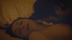 Голая Эмми Россам в сериале «Бесстыжие»