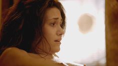 Голая Эмми Россам в сериале «Бесстыжие»