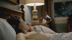 Голая Эмми Россам в сериале «Бесстыжие»