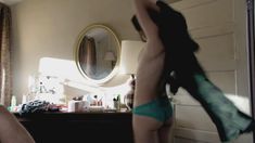 Голая Эмми Россам в сериале «Бесстыжие»