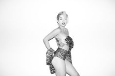 Рита Ора в эро фотосессии Терри Ричардсона