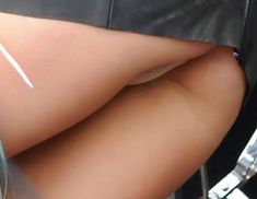 Рита Ора показала трусики на сцене фото #4