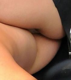 Рита Ора показала трусики на сцене фото #5