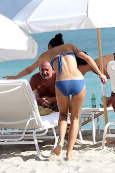 Сексуальная Ольга Куриленко на пляже Майами фото #17