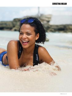Аппетитная красотка Кристина Милиан позирует в купальнике для FHM фото #3