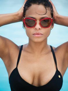 Аппетитная красотка Кристина Милиан позирует в купальнике для FHM фото #5