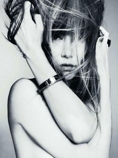 Красивая Ринко Кикути снялась топлесс в журнале Jalouse фото #1