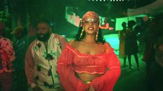 Рианна без лифчика в клипе Wild Thoughts фото #2