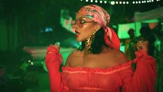 Рианна без лифчика в клипе Wild Thoughts фото #3