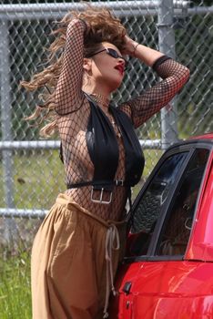 Сексуальная Рита Ора без лифчика на съемках клипа фото #7