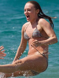 Лора Хэддок в бикини на Гавайях фото #9