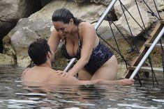 Келли Брук в купальнике на острове Искья фото #3