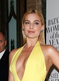 Случайный засвет Марго Робби в машине фото #8