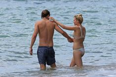 Марго Робби на пляже в Гавайях фото #10