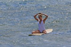 Марго Робби в мокром купальнике на Гавайях фото #10