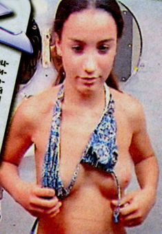 Голые сиськи Виктории Дайнеко в журнале «Твой День» фото #2